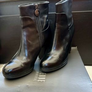 Geox boots heels. Like new.